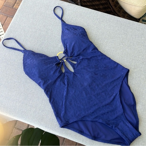 TRINA TURK JOPLIN JACQUARD PETAL CUTOUT PLUNGE ONE PIECE SWIMSUIT blue size 8 - Picture 4 of 11